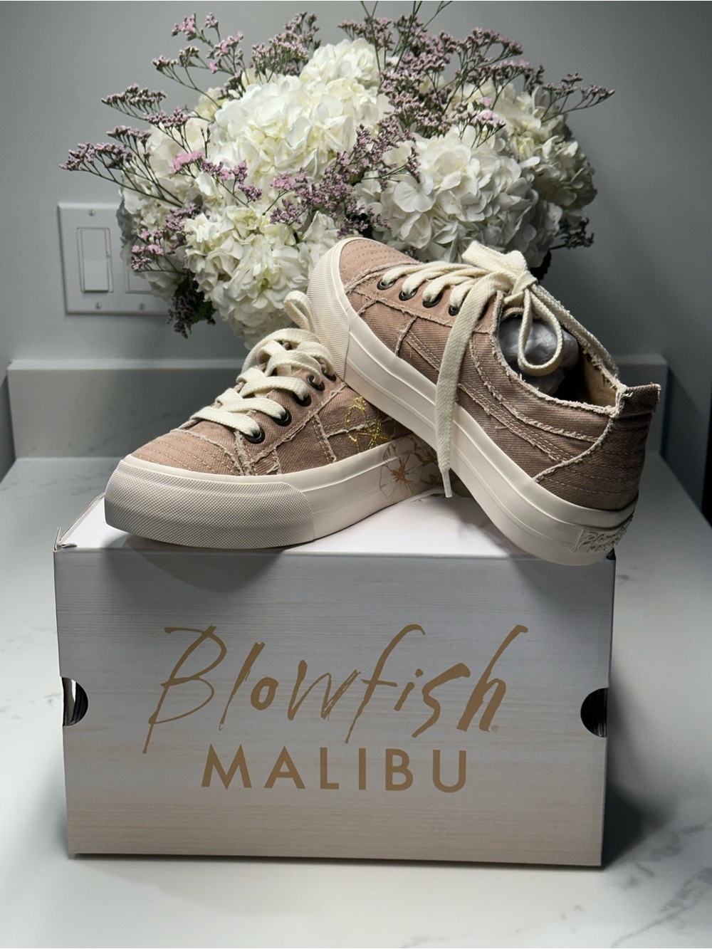 Blowfish Malibu Taupe Canvas Low-Top Sneakers size 8M Women’s